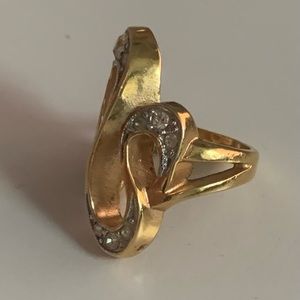 Sparkling used 10k HGE cocktail ring size 5.5